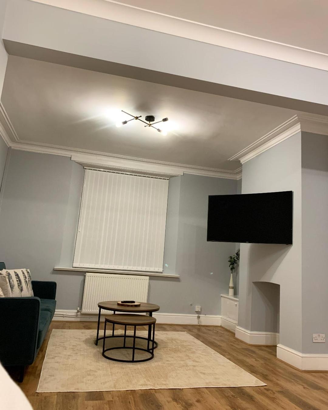 Cardiff Home Phòng bức ảnh